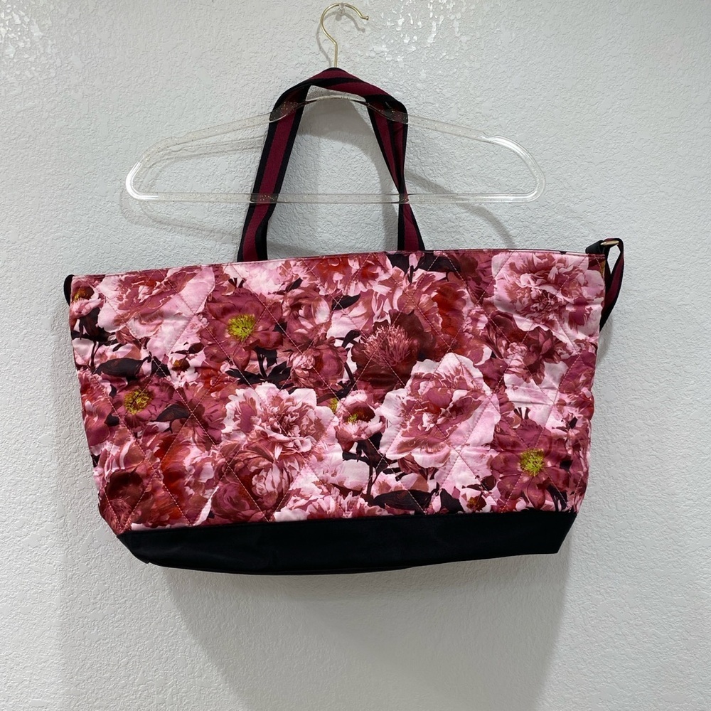 VICTORIA'S SECRET Quilted Nylon Weekender Bag NWT - Picture 4 of 4